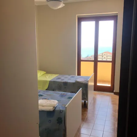 The View * トロペーア